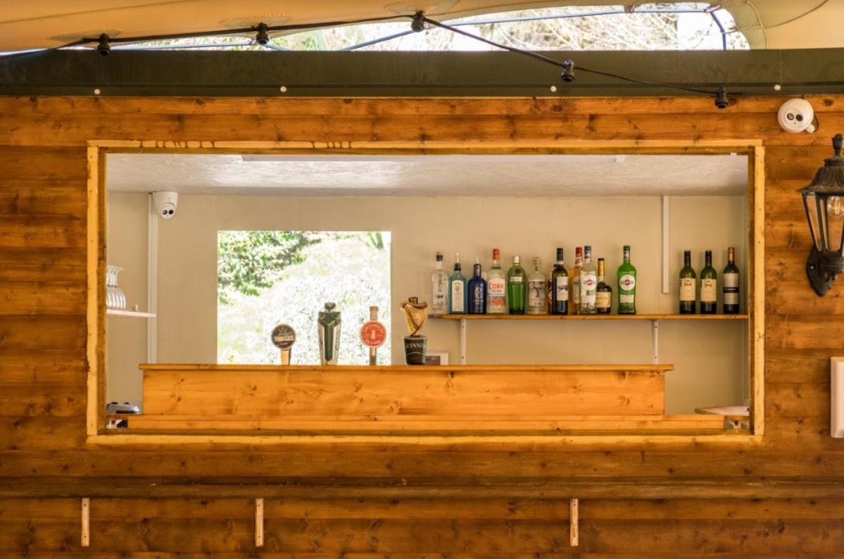 Woodenbridge Hotel エクステリア 写真