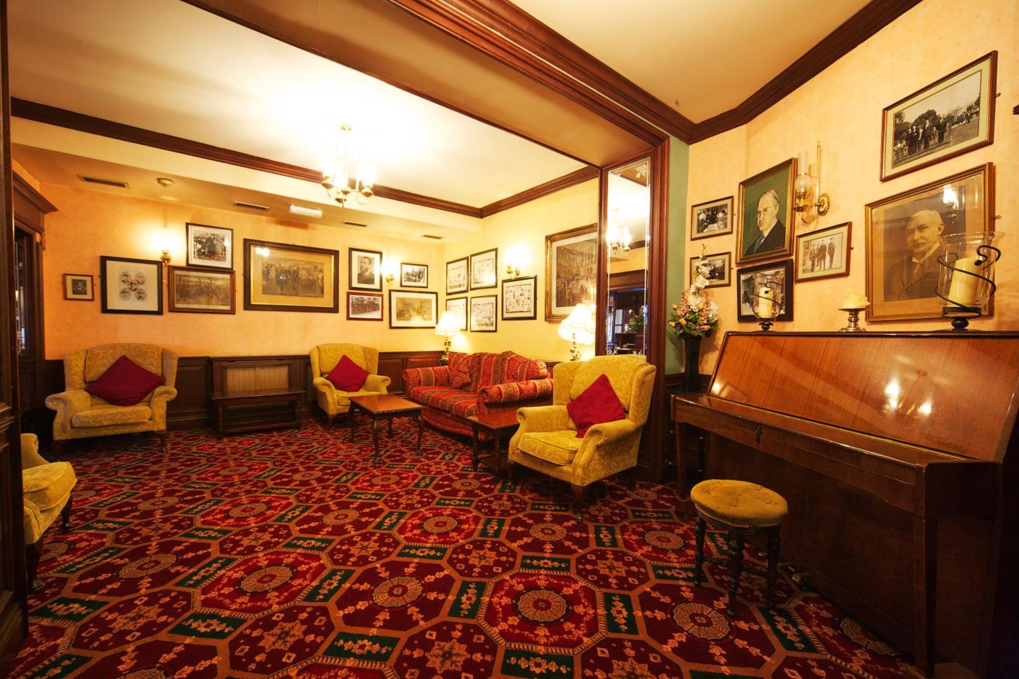 Woodenbridge Hotel エクステリア 写真