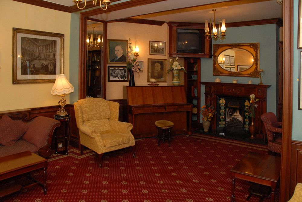Woodenbridge Hotel インテリア 写真